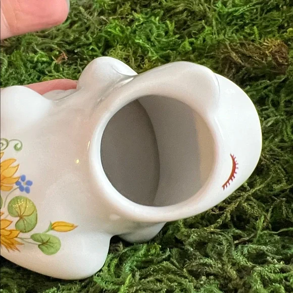 VINTAGE AVON 1980s "Flirtatious Frog" ceramic pomander or potpourri holder. - Picture 12 of 17